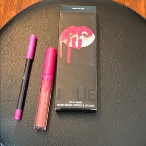 Kylie matte liquid lipstick & lip liner